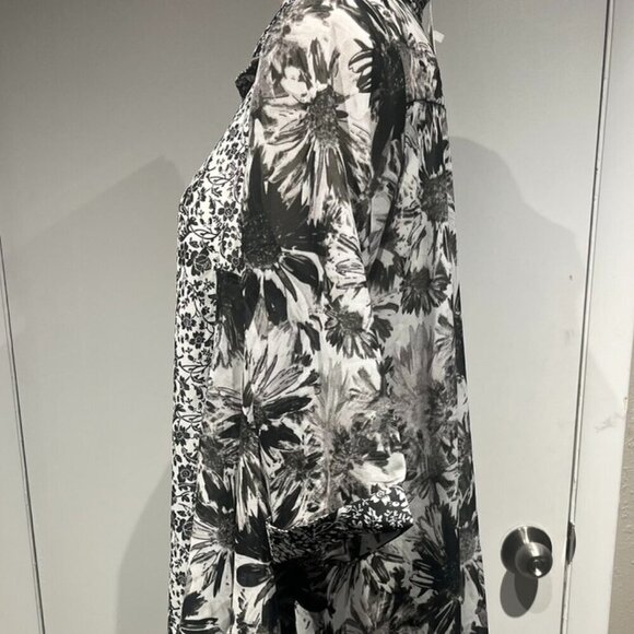 dressy blouse sheer lightweight button closure - Picture 5 of 15